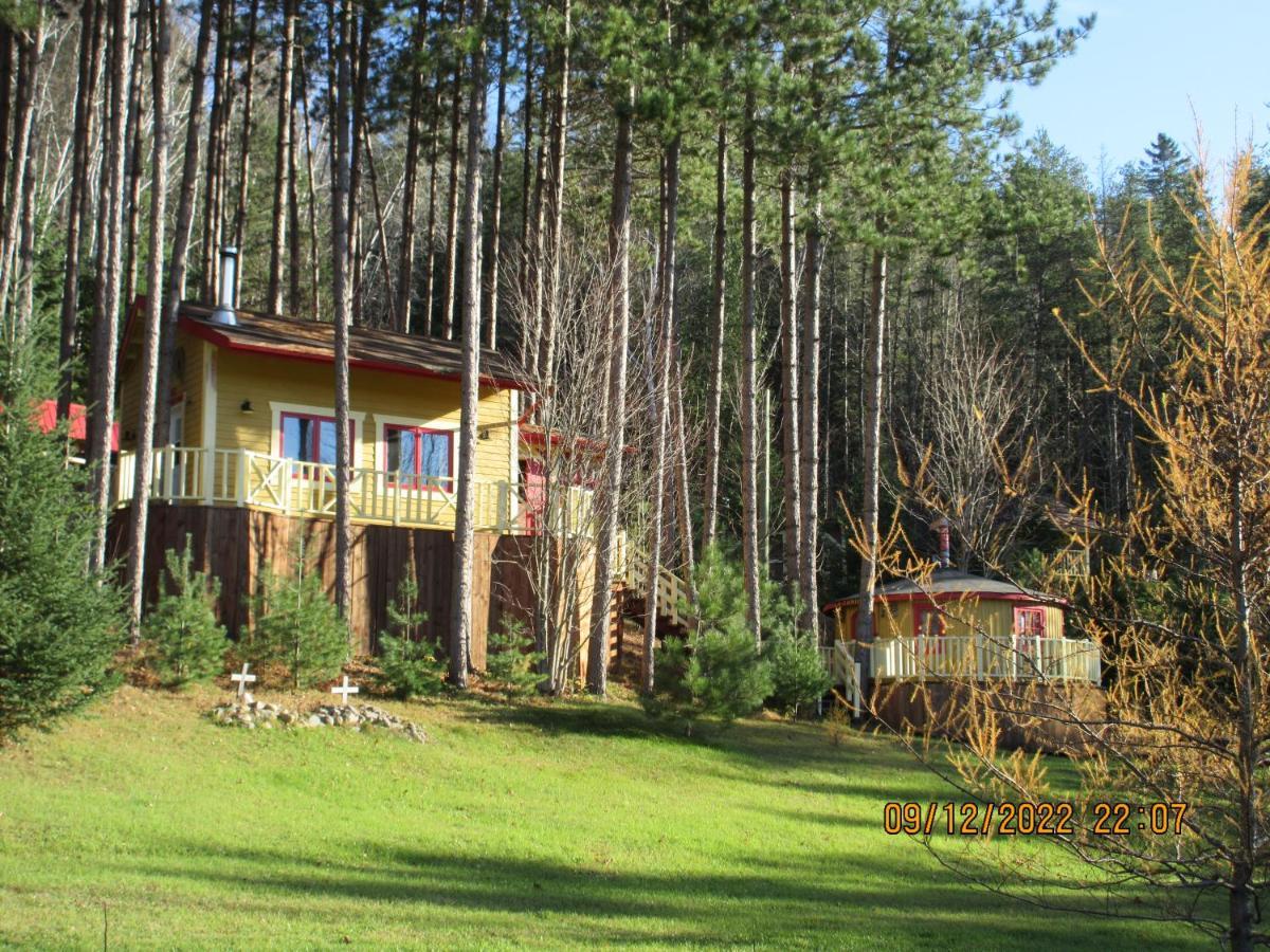Saint Roch de Mekinac La Maison Sous Les Arbres المظهر الخارجي الصورة